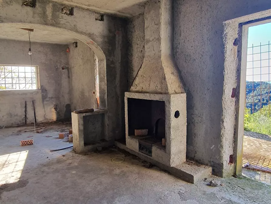 Immagine 28 di Rustico / casale in vendita  a Sarzana