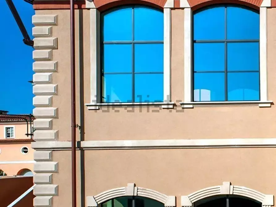 Immagine 12 di Loft/Open space in vendita  a Sarzana