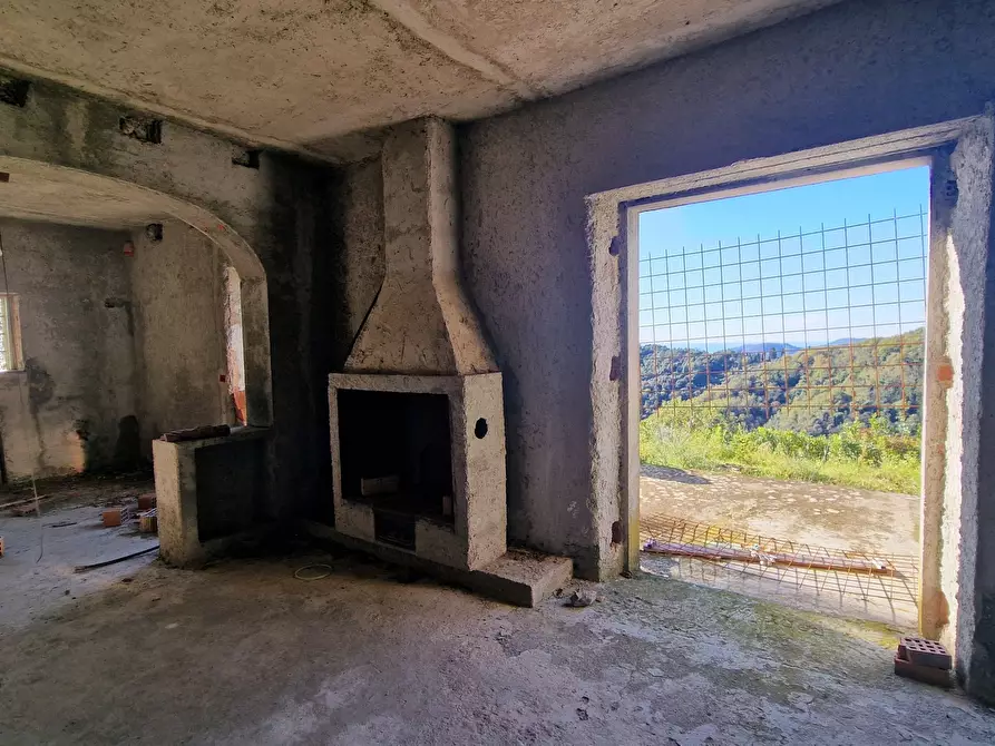 Immagine 26 di Rustico / casale in vendita  a Sarzana