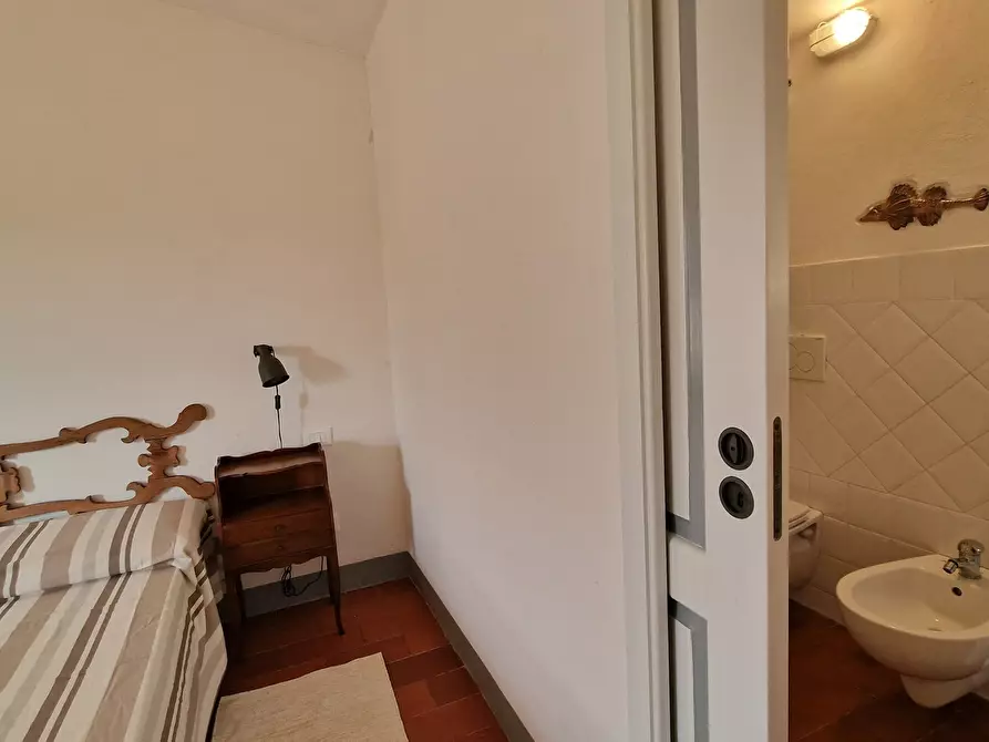 Immagine 13 di Bilocale in affitto  a Sarzana