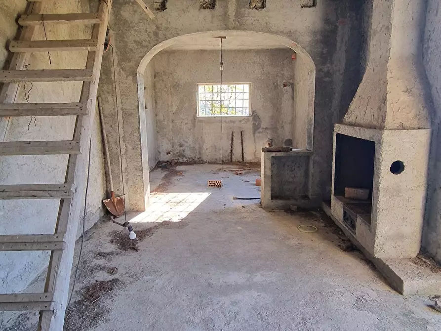 Immagine 35 di Rustico / casale in vendita  a Sarzana