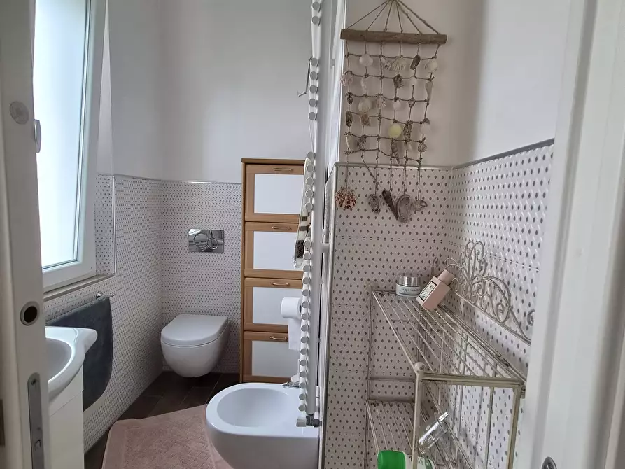 Immagine 5 di Pentalocale in vendita  a Sarzana