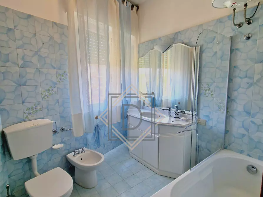 Immagine 23 di Quadrilocale in vendita  a Sarzana