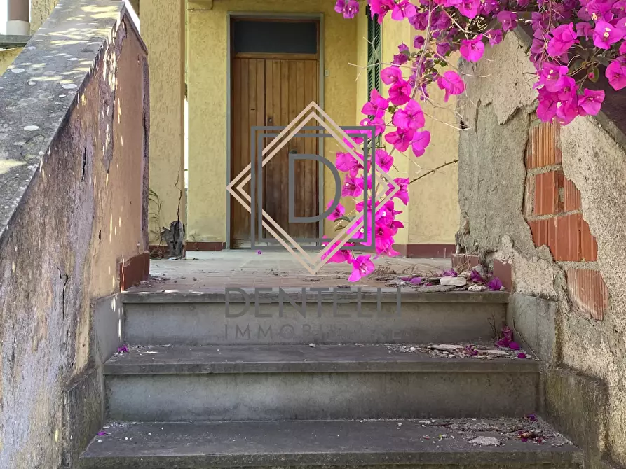 Immagine 13 di Porzione di casa in vendita  a Ameglia