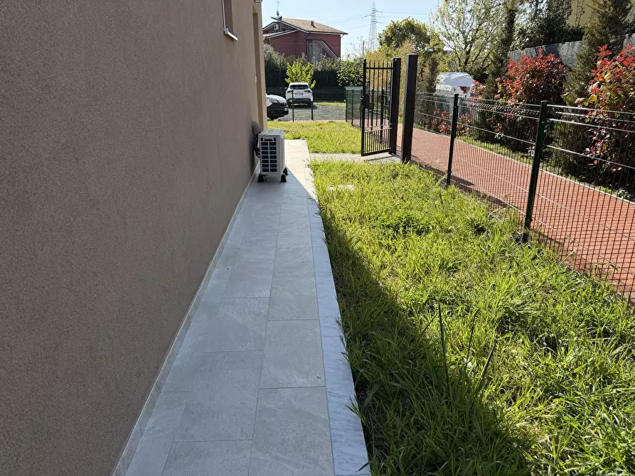 Immagine 1 di Bilocale in vendita  a Sarzana