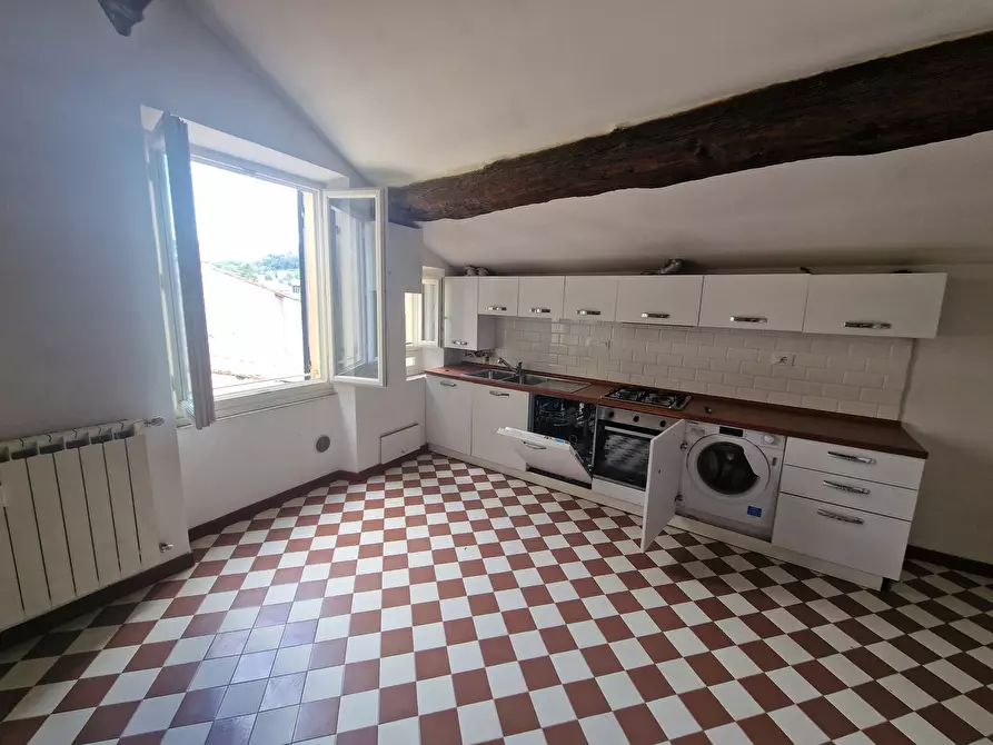 Immagine 39 di Quadrilocale in affitto  a Sarzana