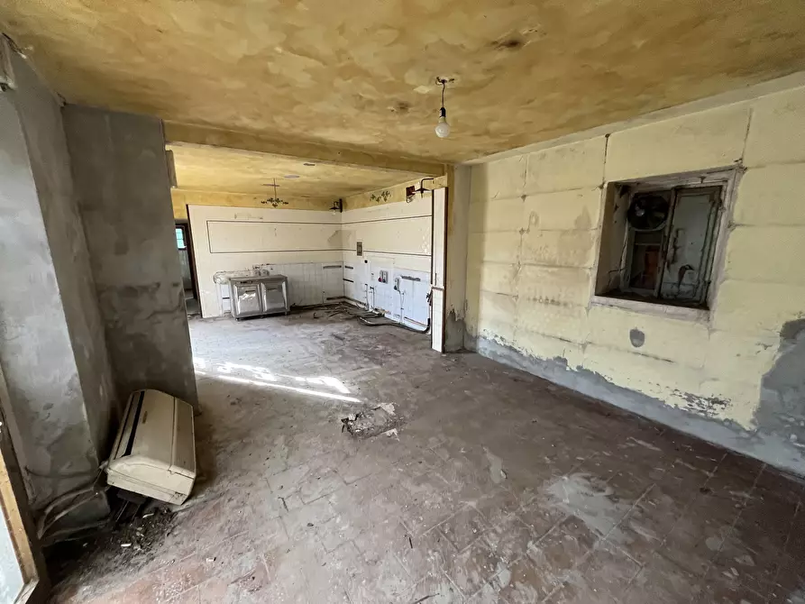 Immagine 23 di Rustico / casale in vendita  a Camaiore