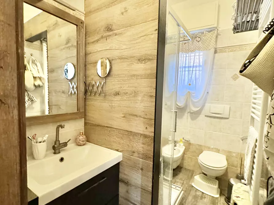 Immagine 9 di Quadrilocale in affitto  a Pietrasanta