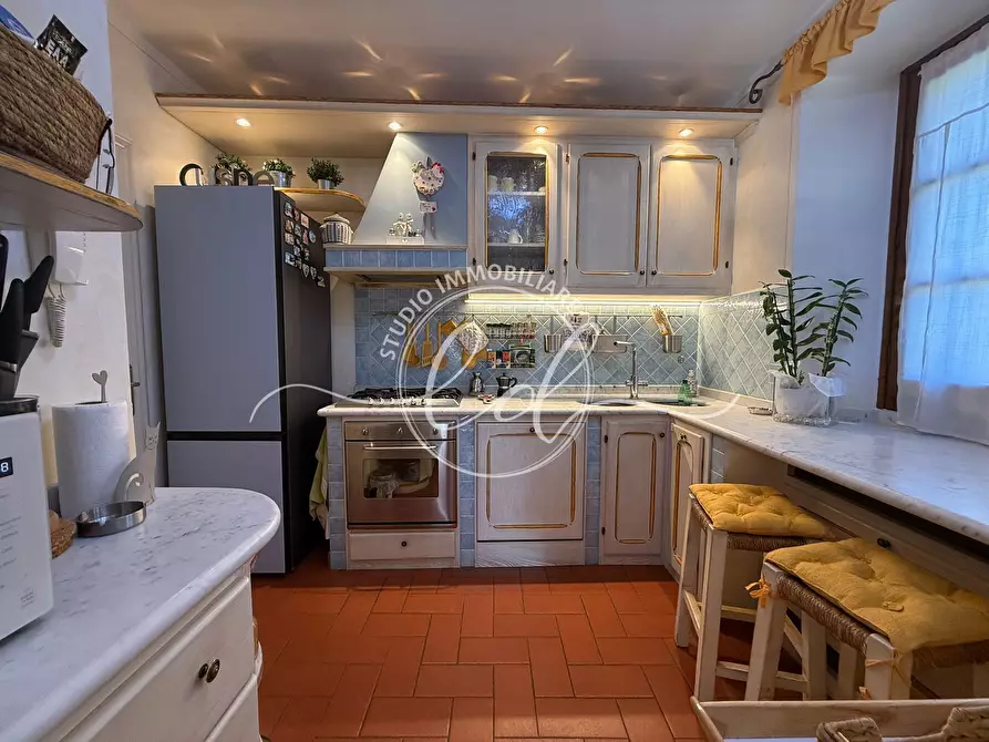 Immagine 10 di Porzione di casa in vendita  a Seravezza