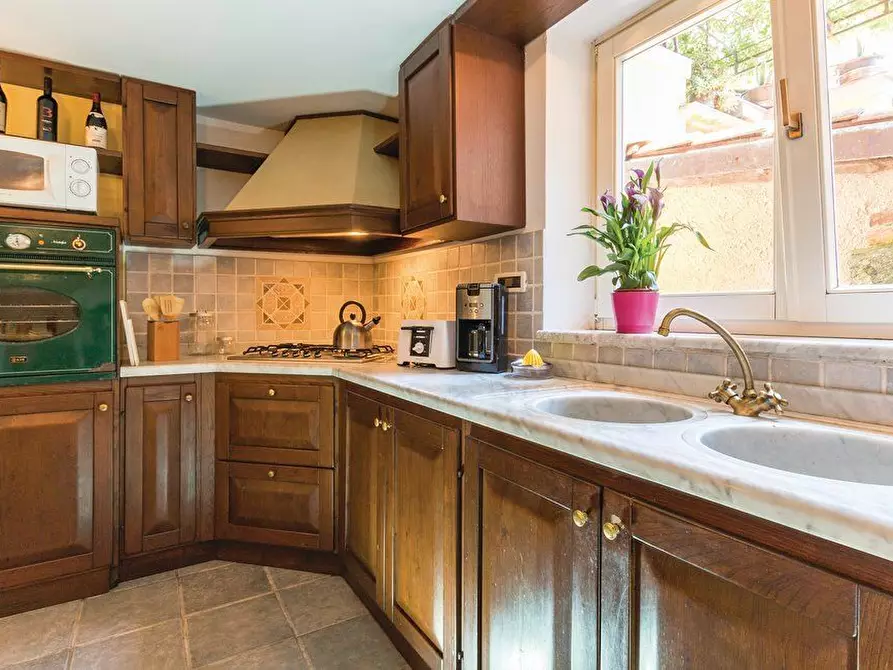 Immagine 11 di Casa indipendente in vendita  a Camaiore