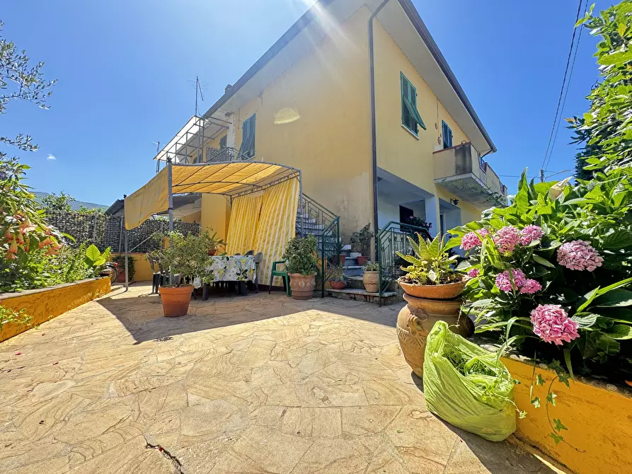 Immagine 53 di Porzione di casa in vendita  a Massa