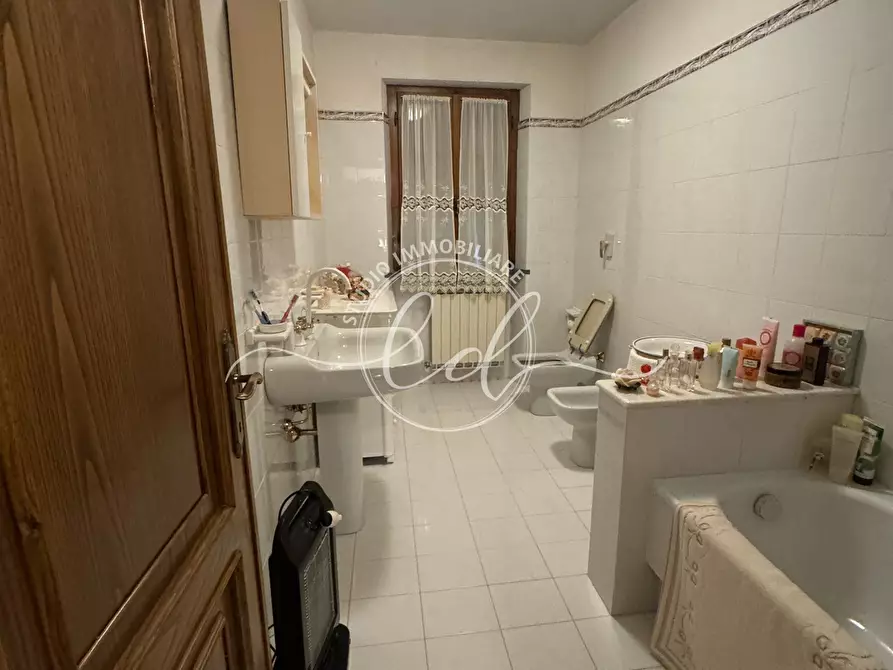 Immagine 29 di Porzione di casa in affitto  a Seravezza