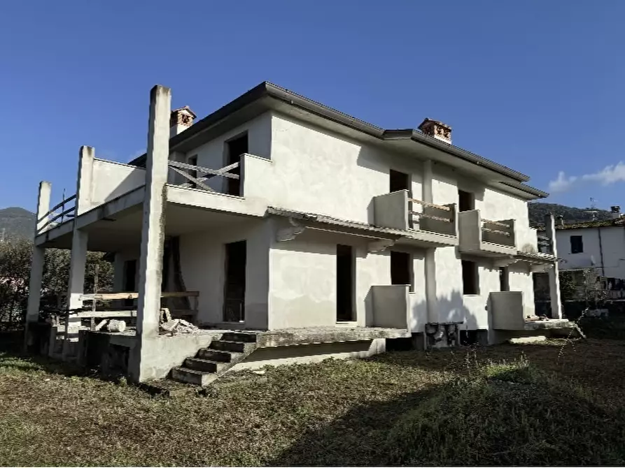 Immagine 7 di Porzione di casa in vendita  a Camaiore