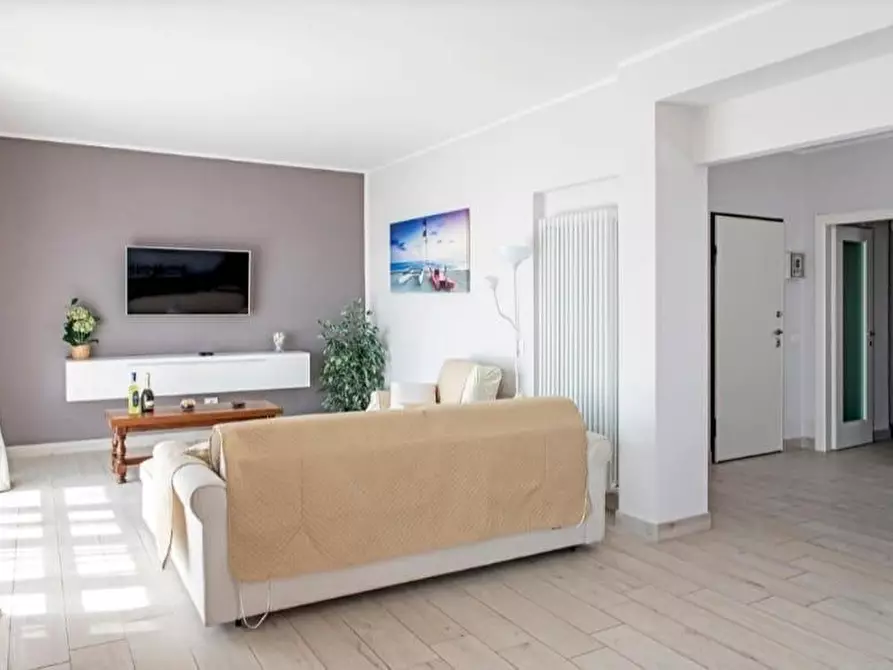 Immagine 9 di Quadrilocale in affitto  a Camaiore