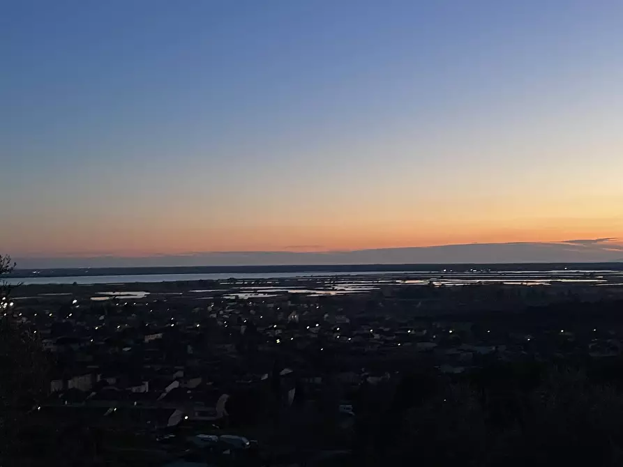 Immagine 95 di Porzione di casa in vendita  a Massarosa