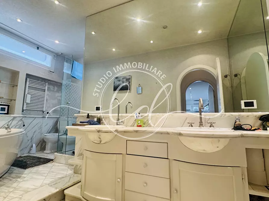 Immagine 53 di Attico in vendita  a Seravezza