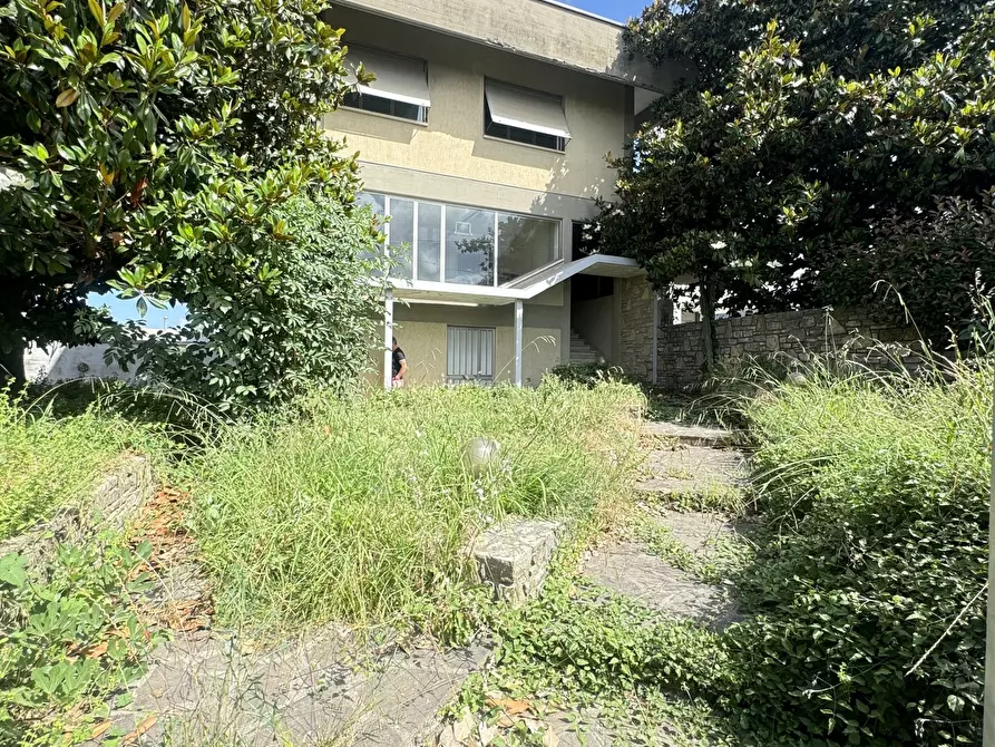 Immagine 3 di Porzione di casa in vendita  a Pietrasanta