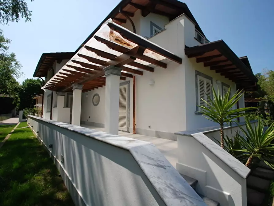 Immagine 114 di Villa in vendita  a Pietrasanta