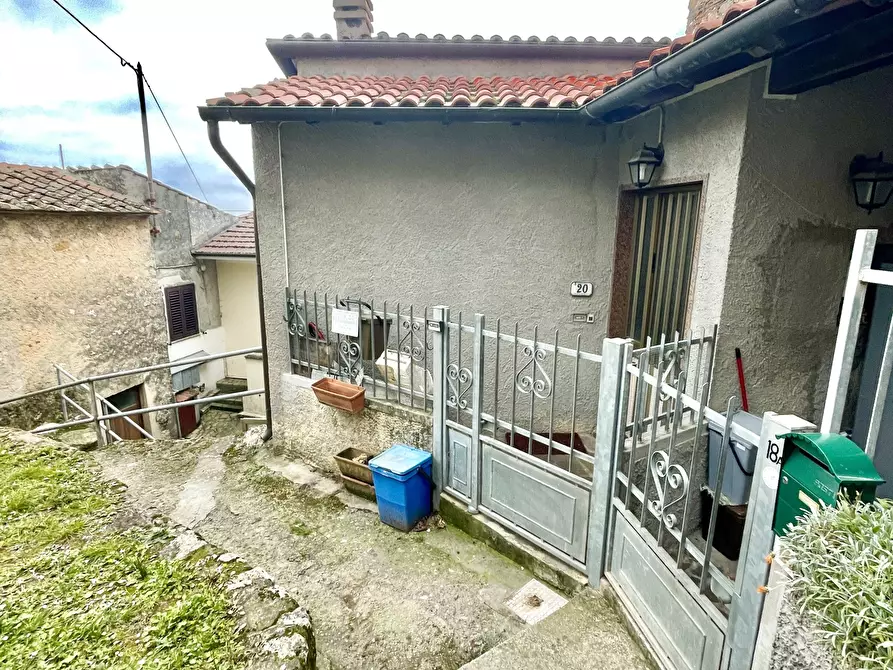 Immagine 8 di Casa indipendente in vendita  a Pietrasanta