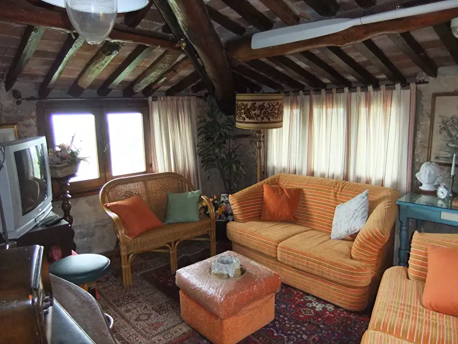 Immagine 7 di Porzione di casa in vendita  a Pietrasanta