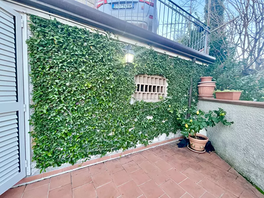 Immagine 85 di Porzione di casa in vendita  a Massarosa