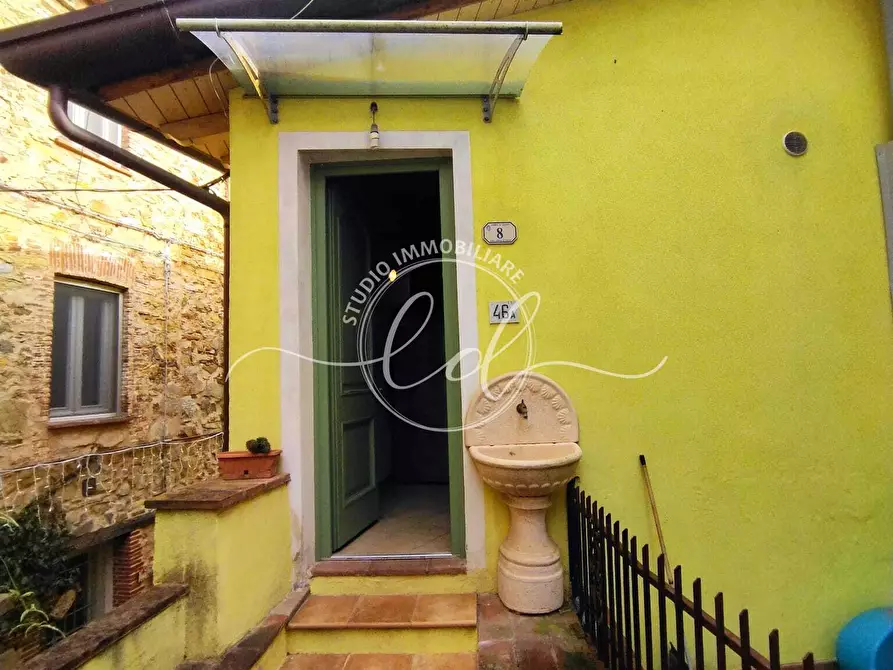 Immagine 28 di Porzione di casa in vendita  a Camaiore