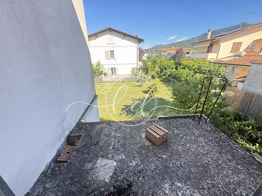 Immagine 23 di Porzione di casa in vendita  a Seravezza