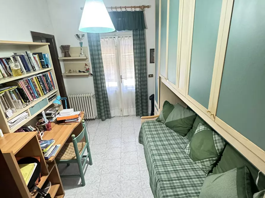 Immagine 44 di Porzione di casa in vendita  a Massa