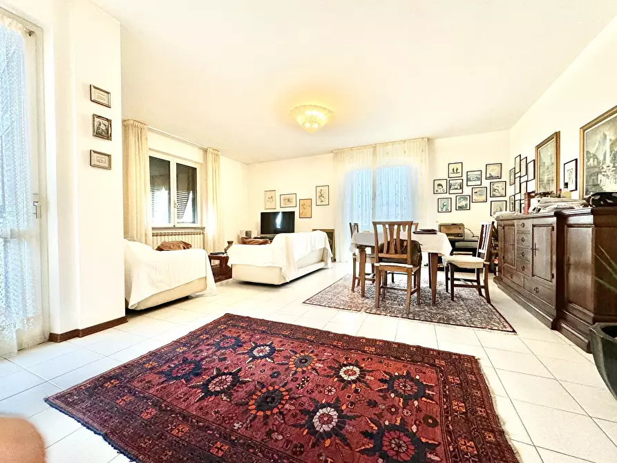 Immagine 18 di Porzione di casa in vendita  a Massa