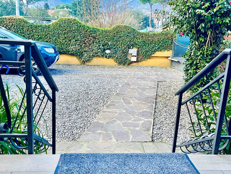 Immagine 2 di Villetta a schiera in vendita  a Camaiore