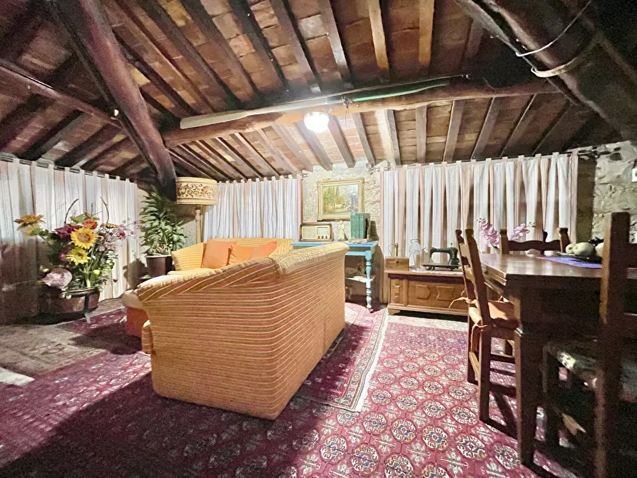 Immagine 79 di Porzione di casa in vendita  a Pietrasanta