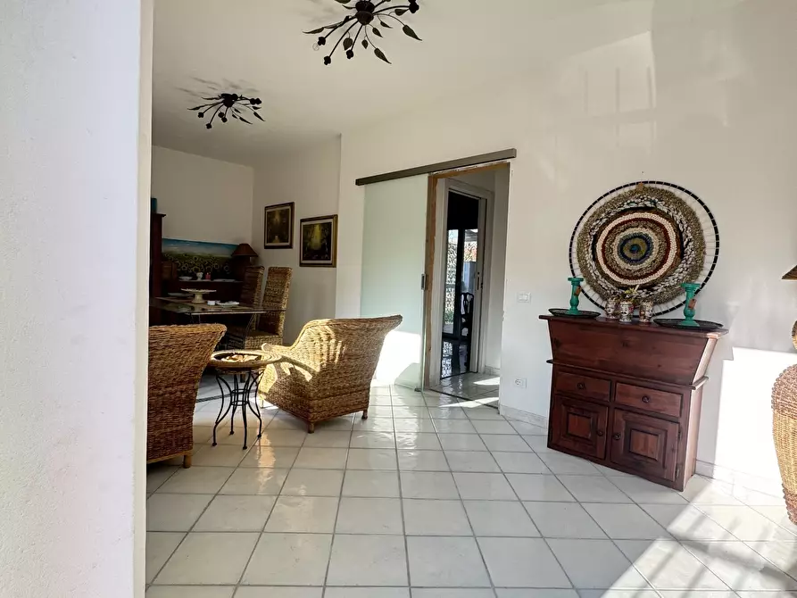 Immagine 5 di Villa in vendita  a Massa