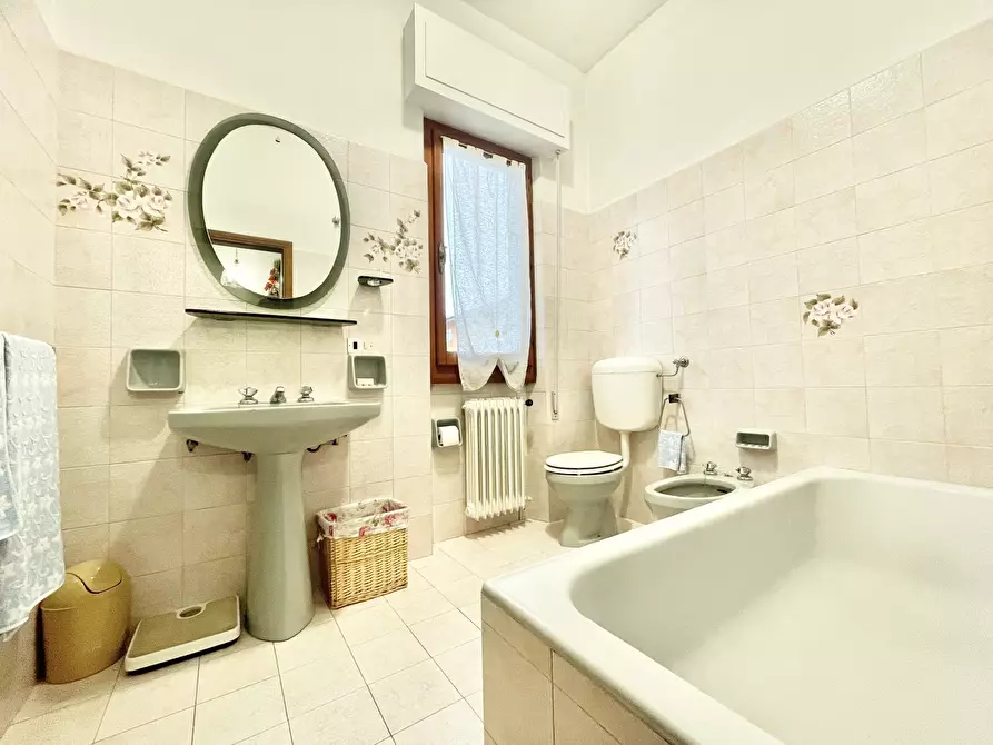 Immagine 13 di Casa indipendente in affitto  a Pietrasanta