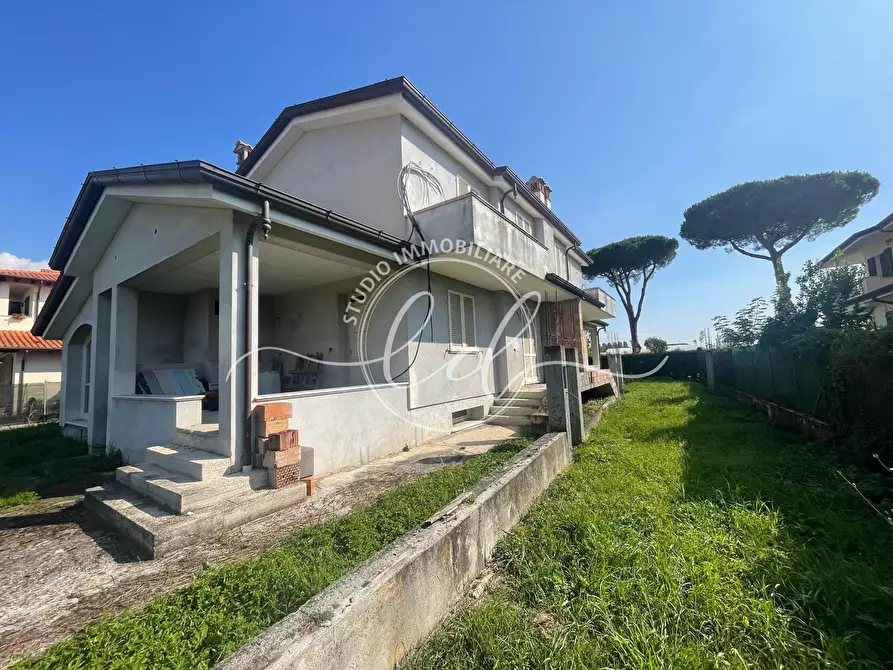 Immagine 33 di Porzione di casa in vendita  a Camaiore