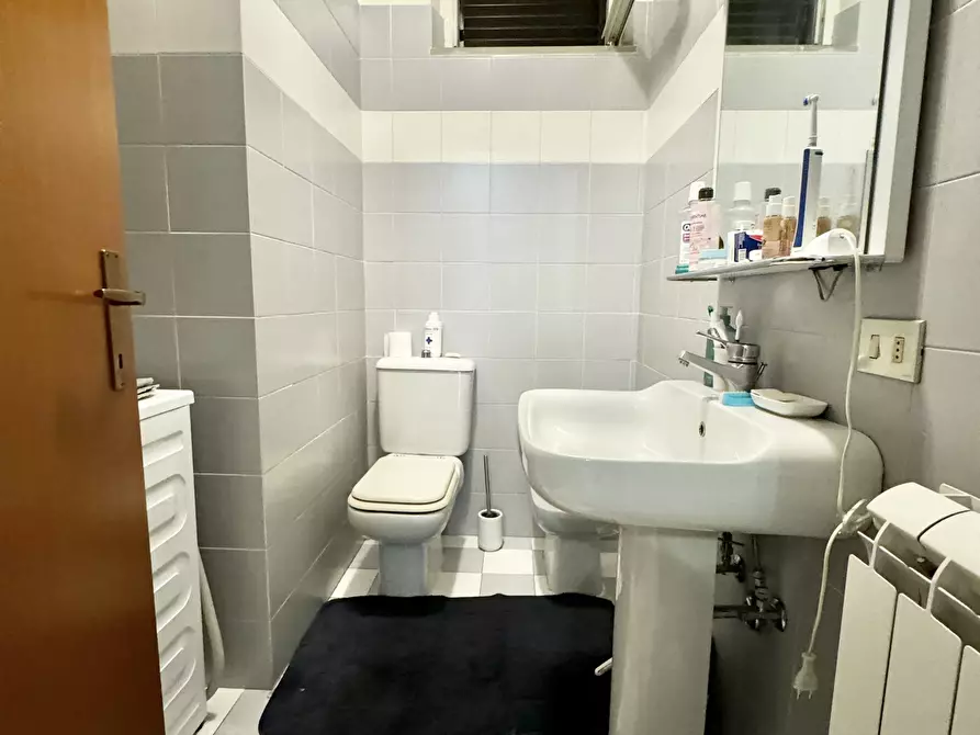 Immagine 36 di Porzione di casa in vendita  a Massa