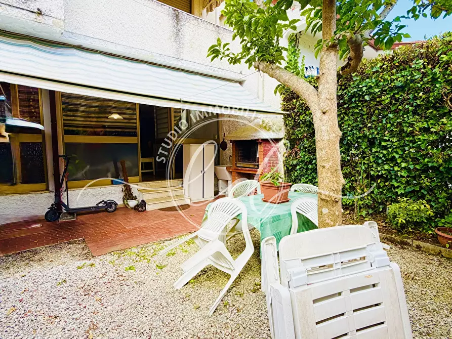 Immagine 11 di Trilocale in affitto  a Pietrasanta