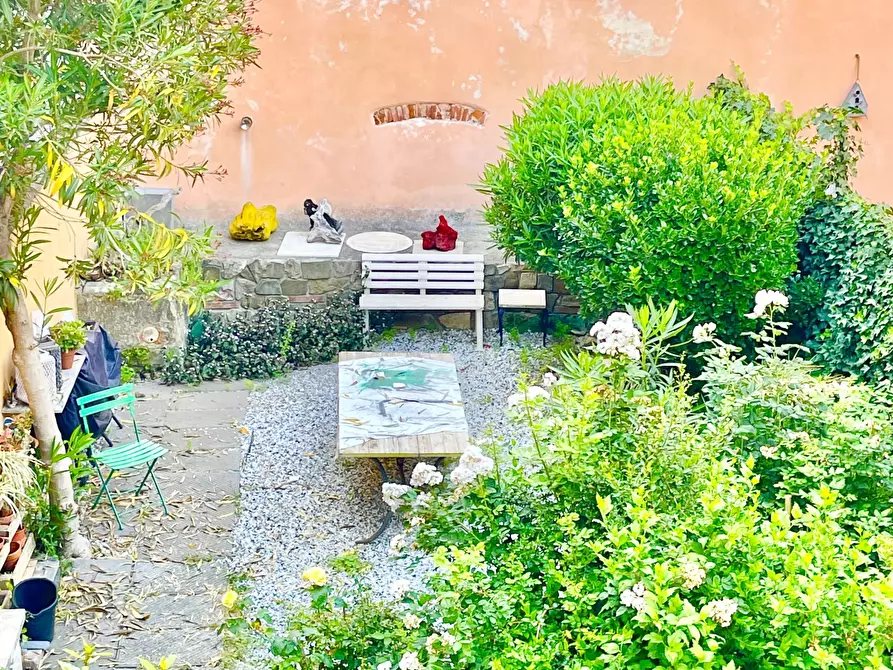 Immagine 41 di Trilocale in affitto  a Pietrasanta