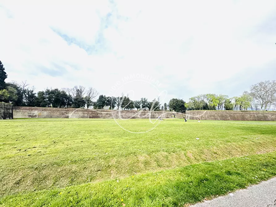 Immagine 73 di Pentalocale in vendita  a Lucca