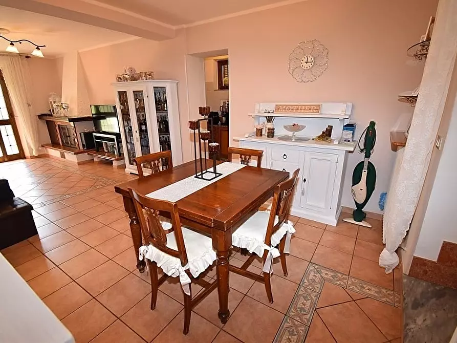 Immagine 14 di Porzione di casa in vendita  a Pietrasanta