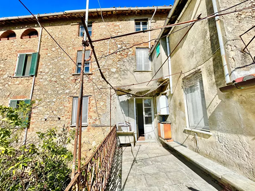 Immagine 59 di Porzione di casa in vendita  a Camaiore