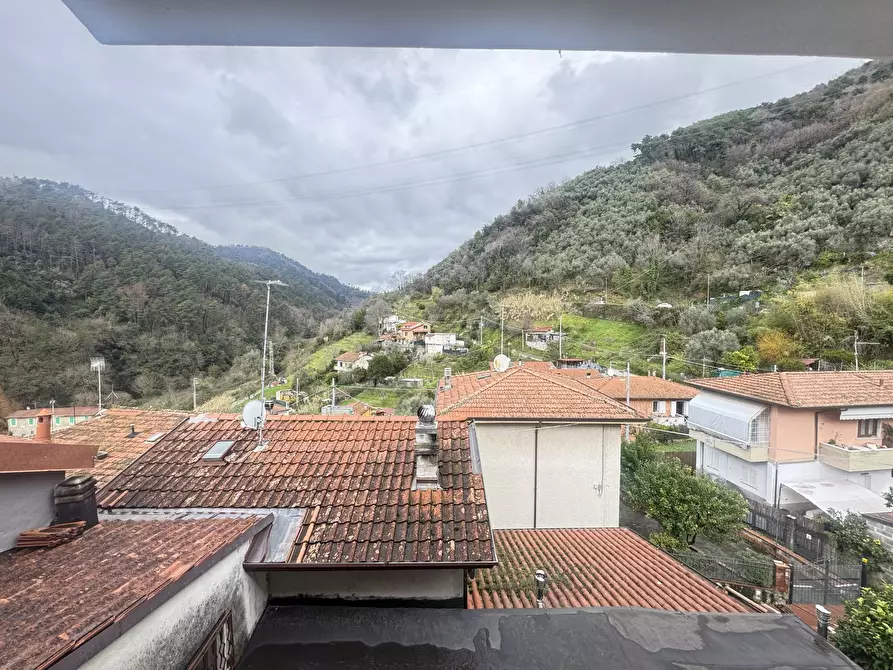 Immagine 41 di Quadrilocale in vendita  a Massa