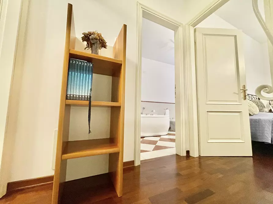 Immagine 35 di Porzione di casa in vendita  a Seravezza