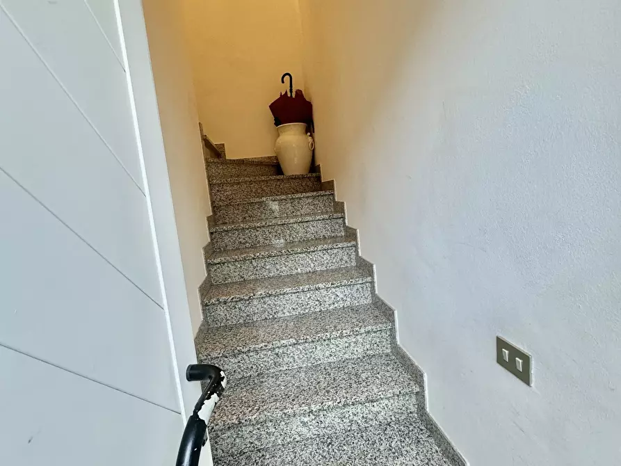 Immagine 7 di Porzione di casa in vendita  a Massa