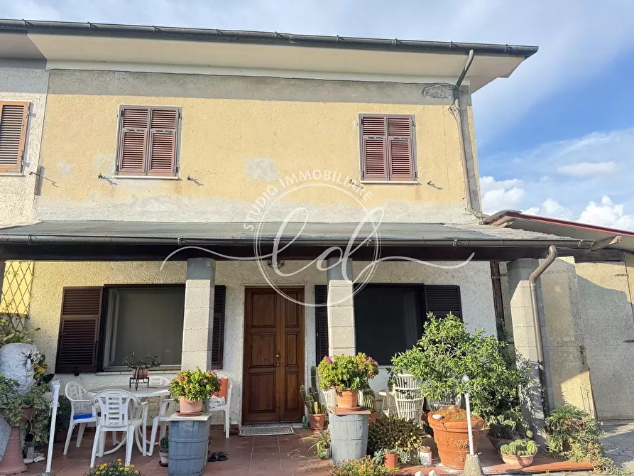 Immagine 5 di Porzione di casa in vendita  a Pietrasanta