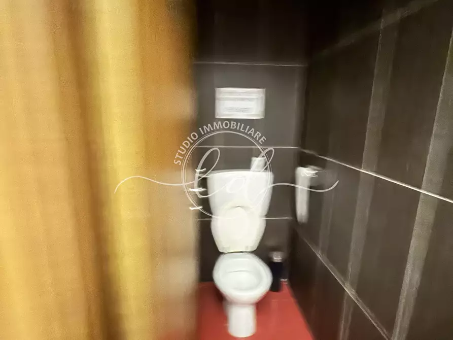 Immagine 13 di Capannone industriale in vendita  a Pietrasanta