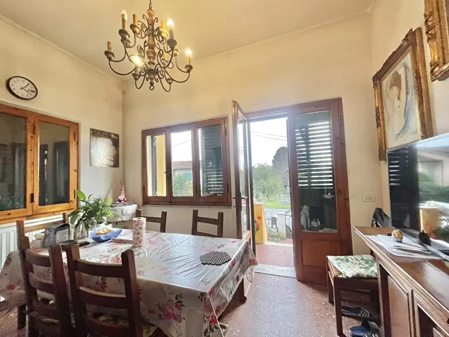 Immagine 5 di Quadrilocale in vendita  a Pietrasanta