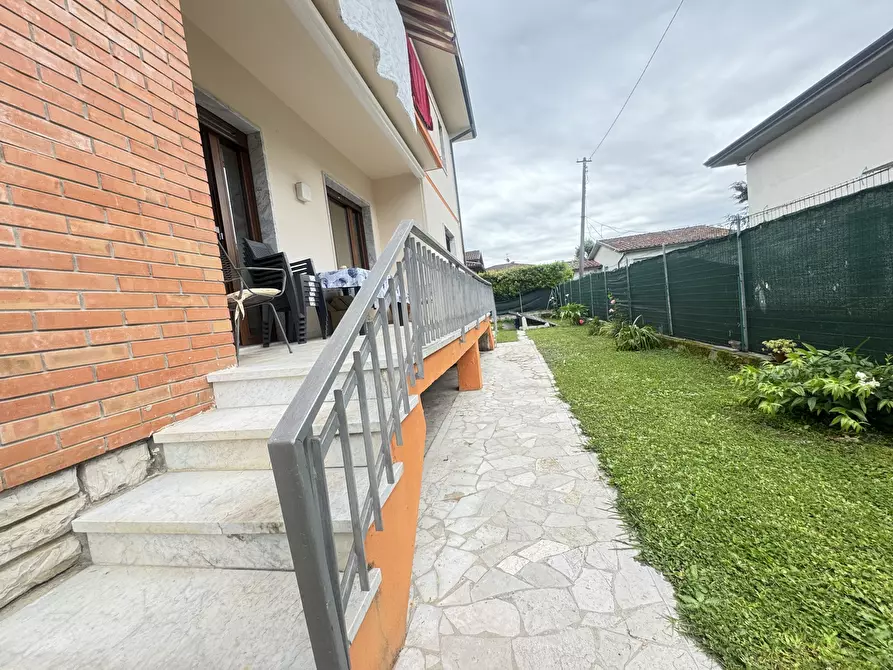 Immagine 12 di Quadrilocale in affitto  a Pietrasanta