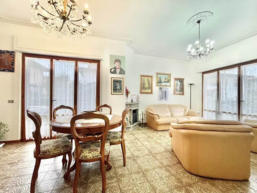 Immagine 8 di Casa indipendente in affitto  a Pietrasanta