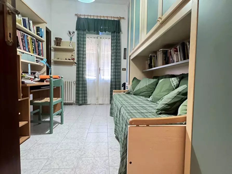 Immagine 31 di Porzione di casa in vendita  a Massa