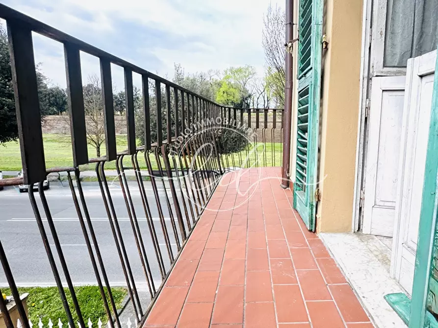 Immagine 19 di Pentalocale in vendita  a Lucca